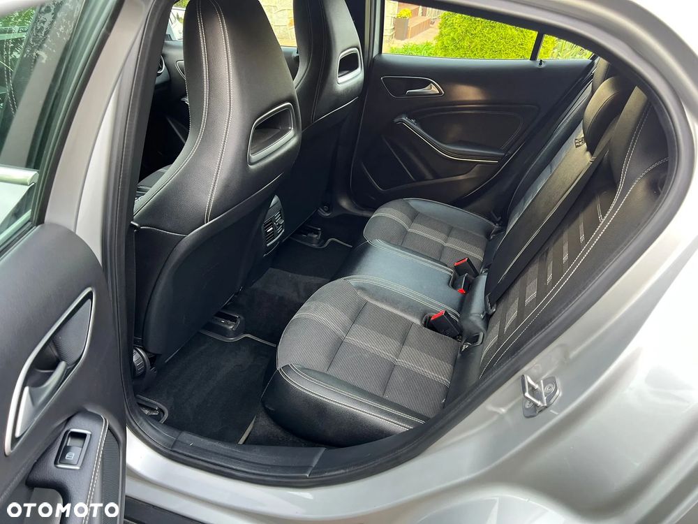 Mercedes-Benz GLA 200 d 7G-DCT Style - 19