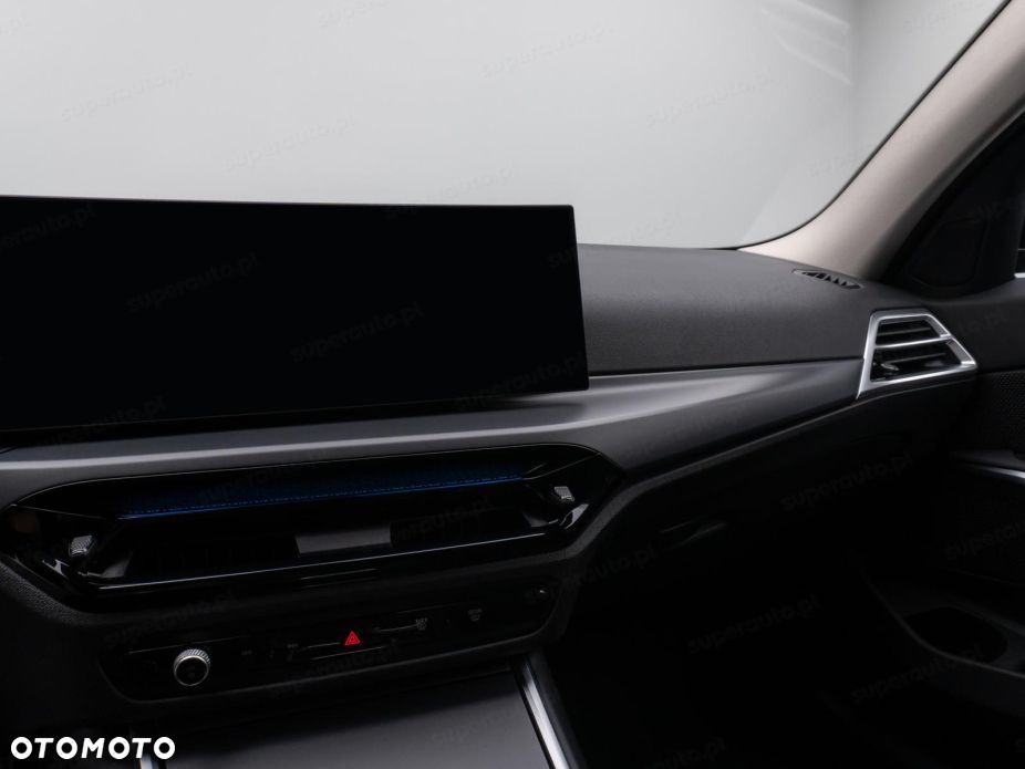 BMW Seria 3 330i xDrive - 12