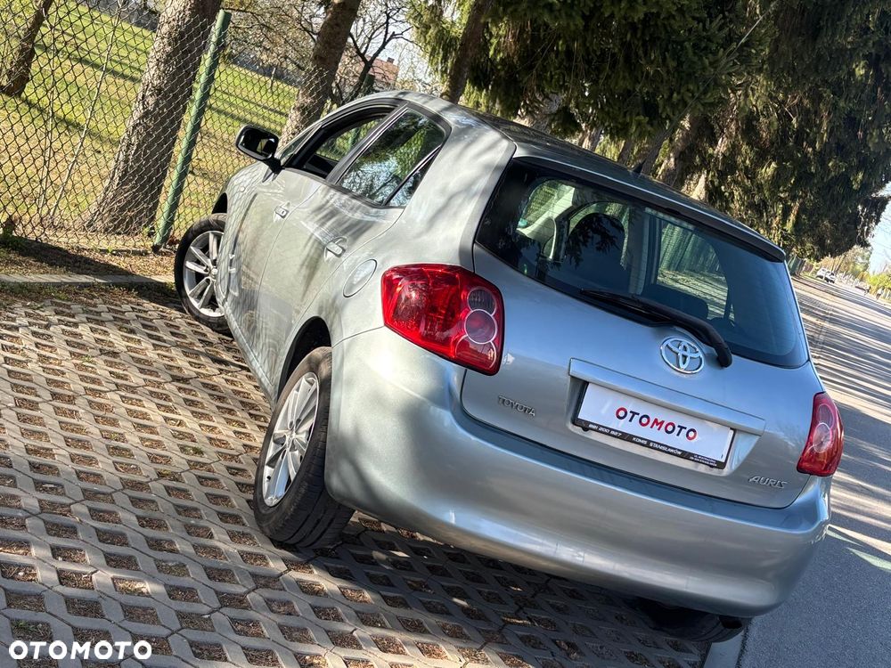 Toyota Auris 1.33 VVT-i Premium + - 15