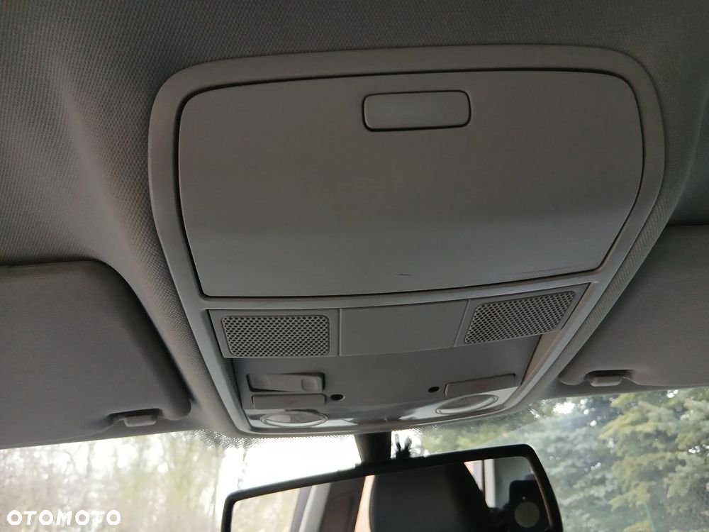 Volkswagen Golf Plus 2.0 TDI DPF Comfortline - 25