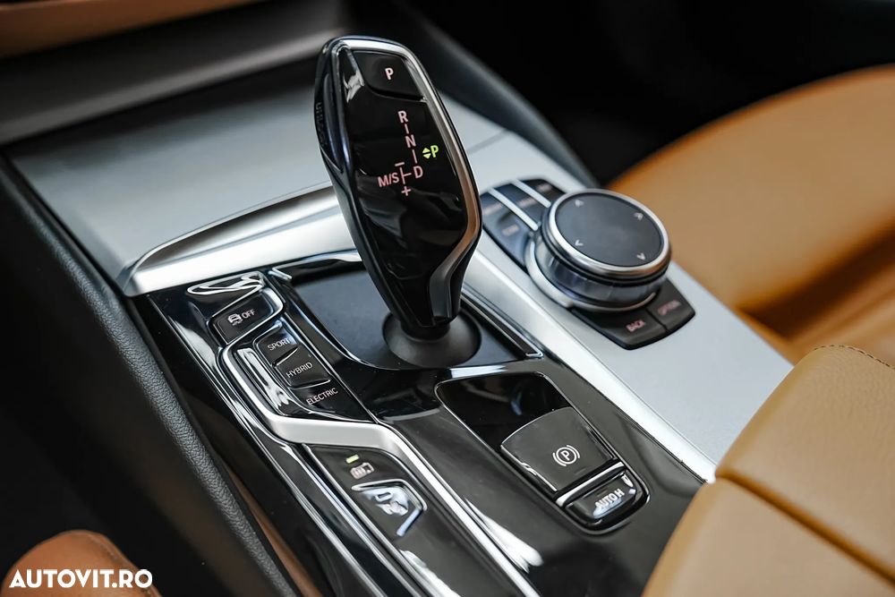 BMW Seria 5 530e Aut. Luxury Line - 30