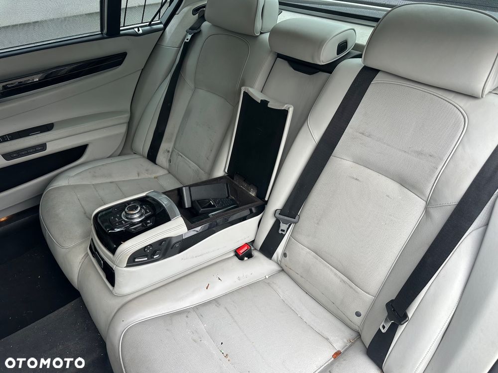 BMW Seria 7 - 35