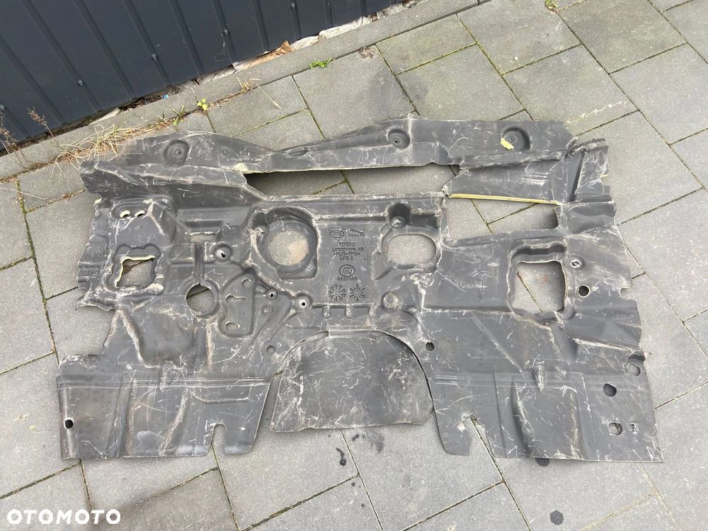 WYGŁUSZENIE ŚCIANY GRODZIOWEJ LAND ROVER DEFENDER L633 - 1