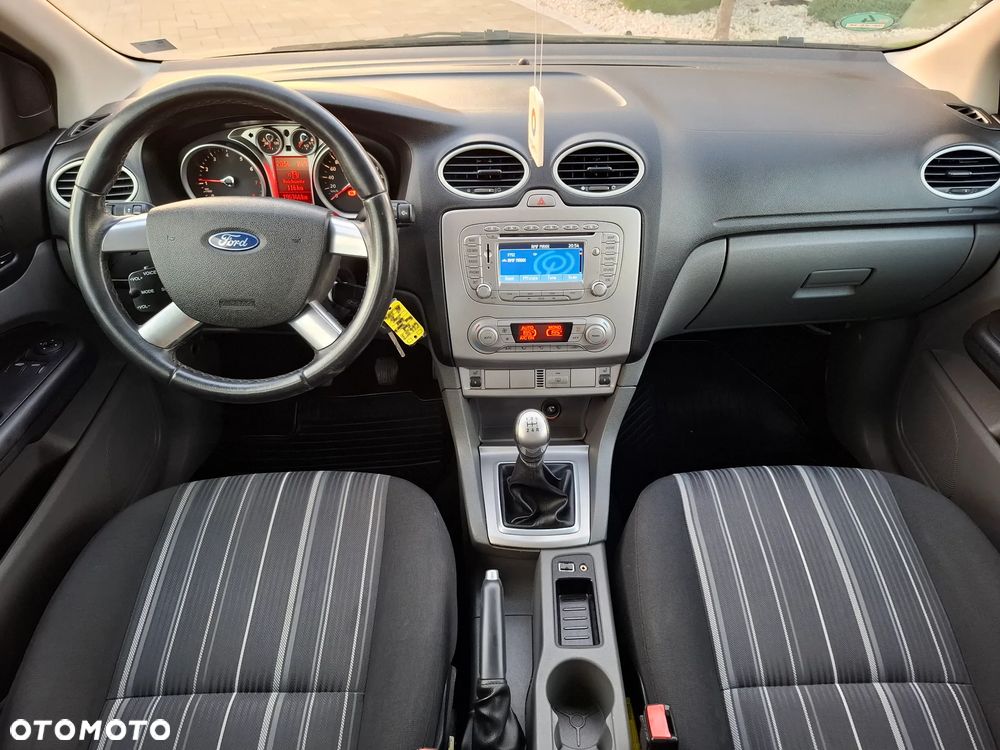 Ford Focus 1.6 16V Ghia - 32