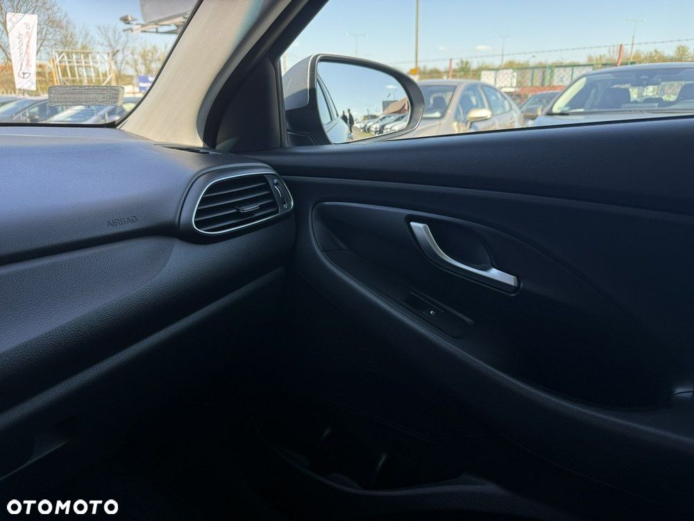 Hyundai i30 1.5 DPI Classic + - 28