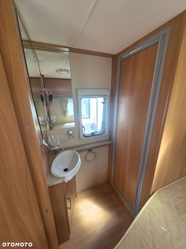 SWIFT CHARISMA 555 - 7