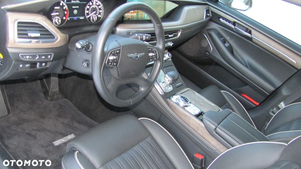 Genesis G90 - 15