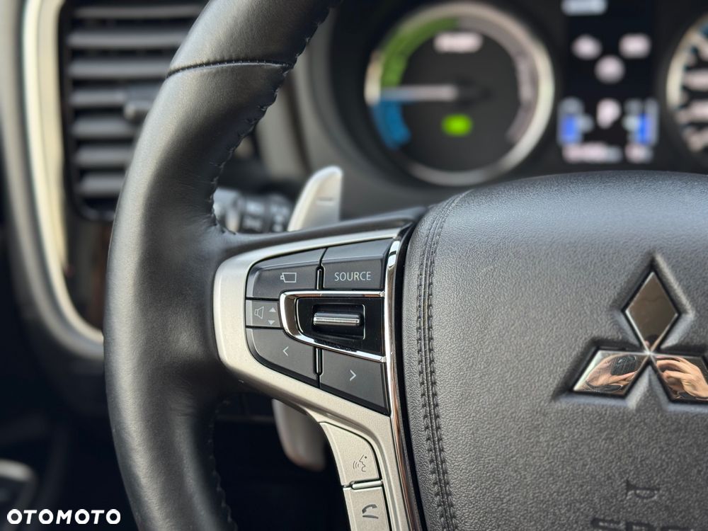 Mitsubishi Outlander 2.0 4WD Plug-In Hybrid Top - 28