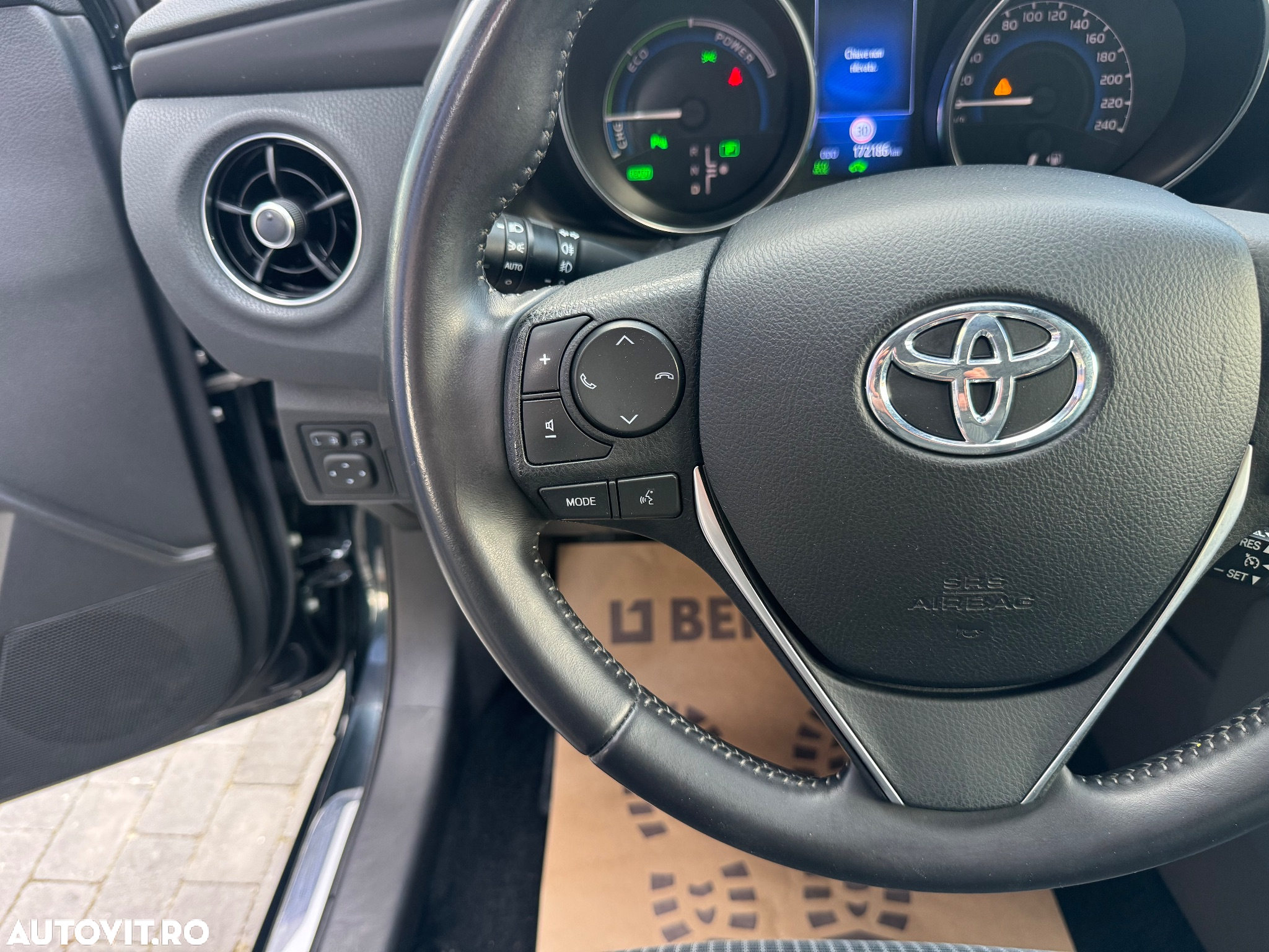Toyota Auris 1.8 L VVT-i Hybrid Sol - 21