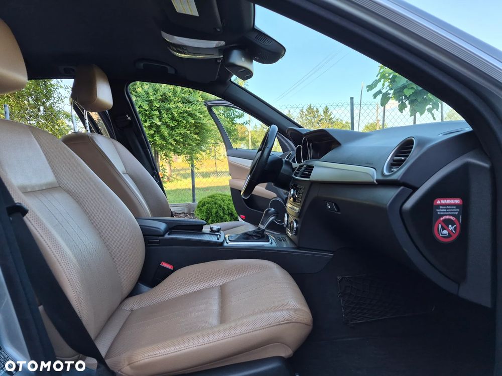 Mercedes-Benz Klasa C 300 CDI BlueEff 4-Matic Avantgarde - 16