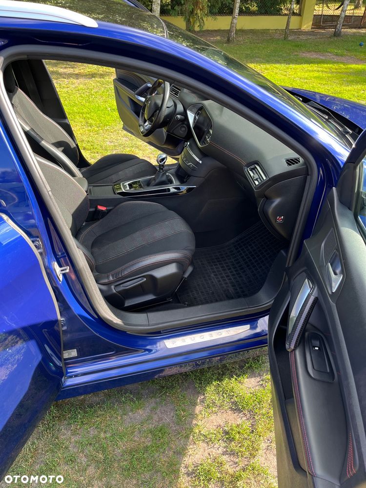 Peugeot 308 - 8