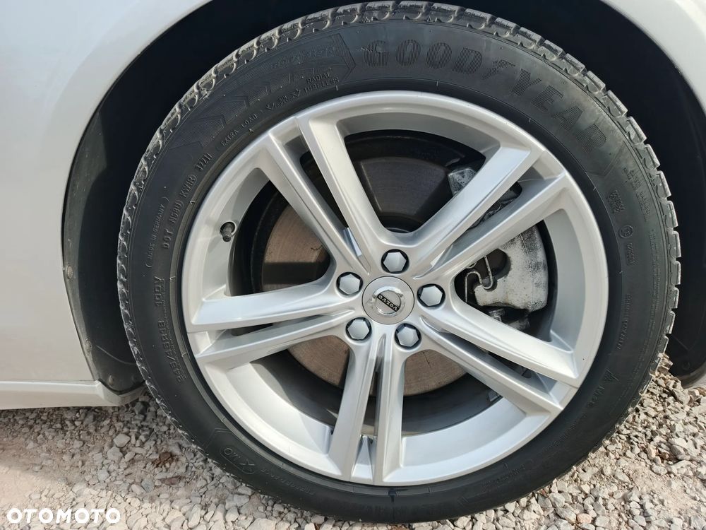 Volvo V90 D5 AWD Momentum - 35