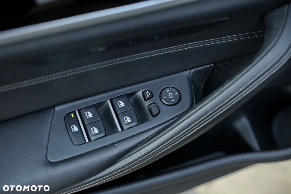 BMW Seria 5 520d Sport Line - 25