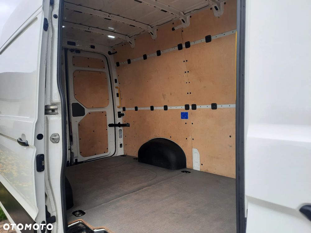 Volkswagen Crafter - 13