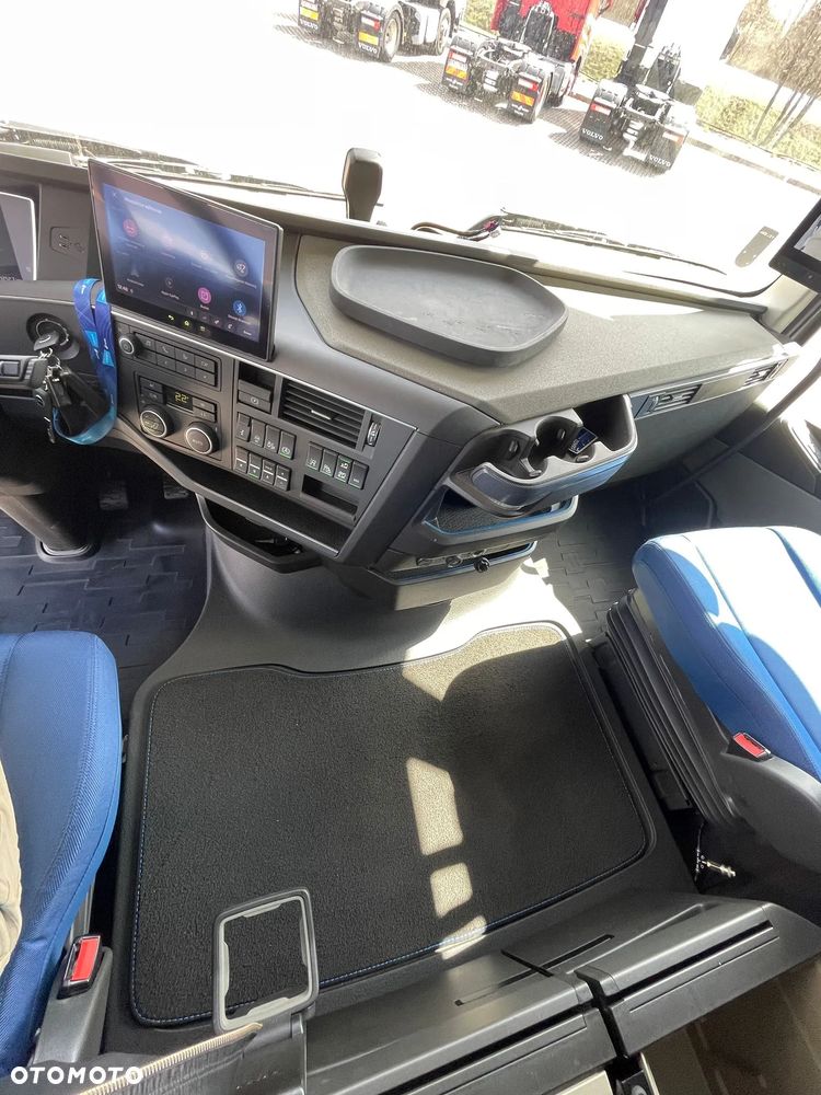 Volvo FH4 AERO 4x2 460 KM GLOBETROTTER XL LOW DECK - 10