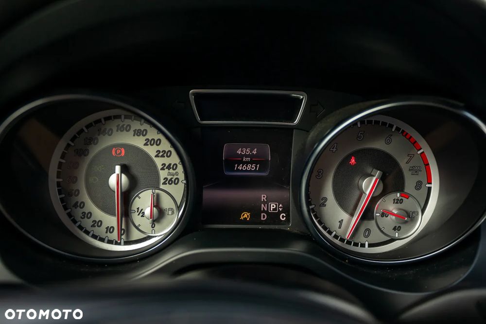 Mercedes-Benz CLA 180 7G-DCT - 25