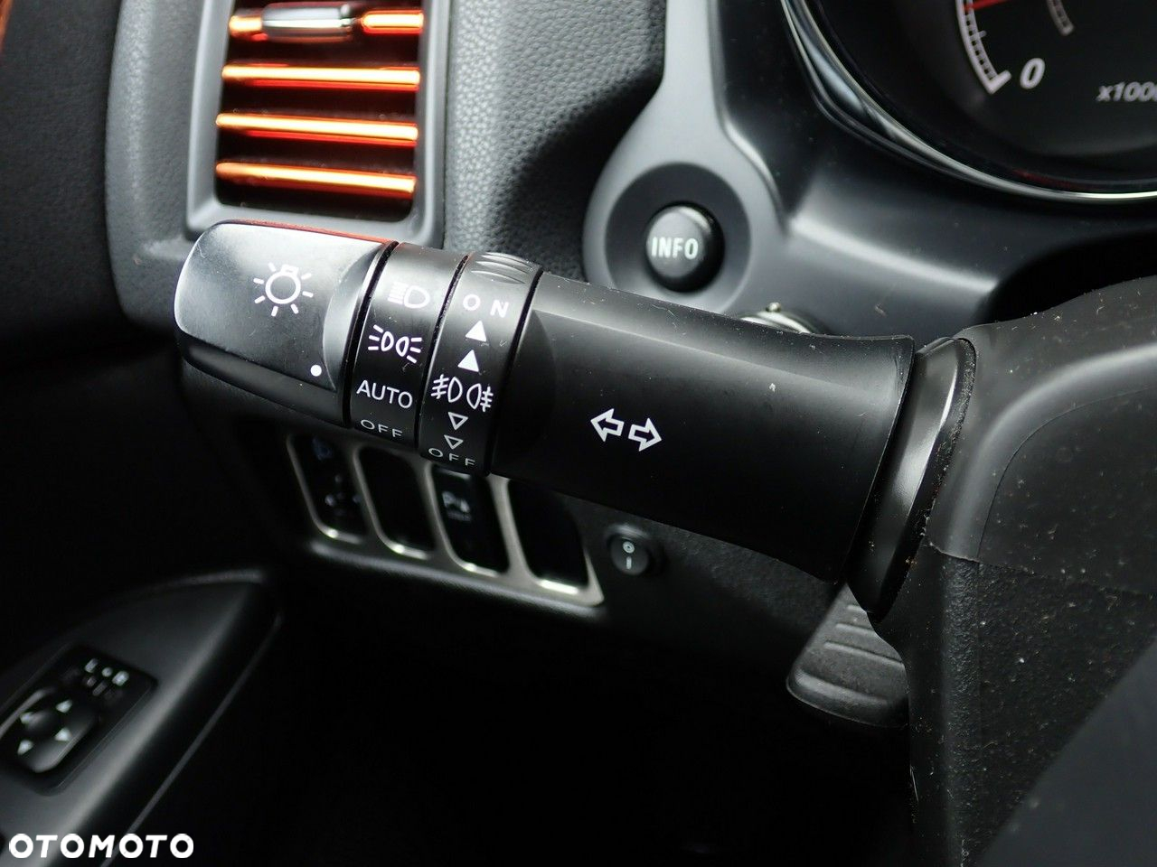 Mitsubishi ASX - 25