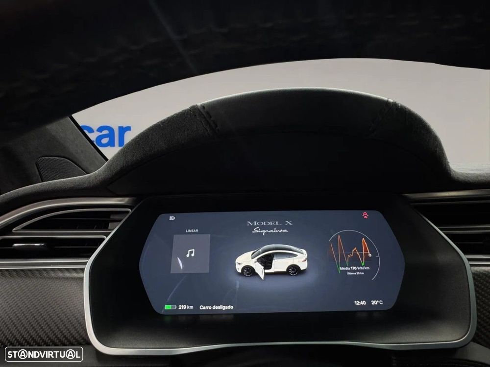 Tesla Model X - 15