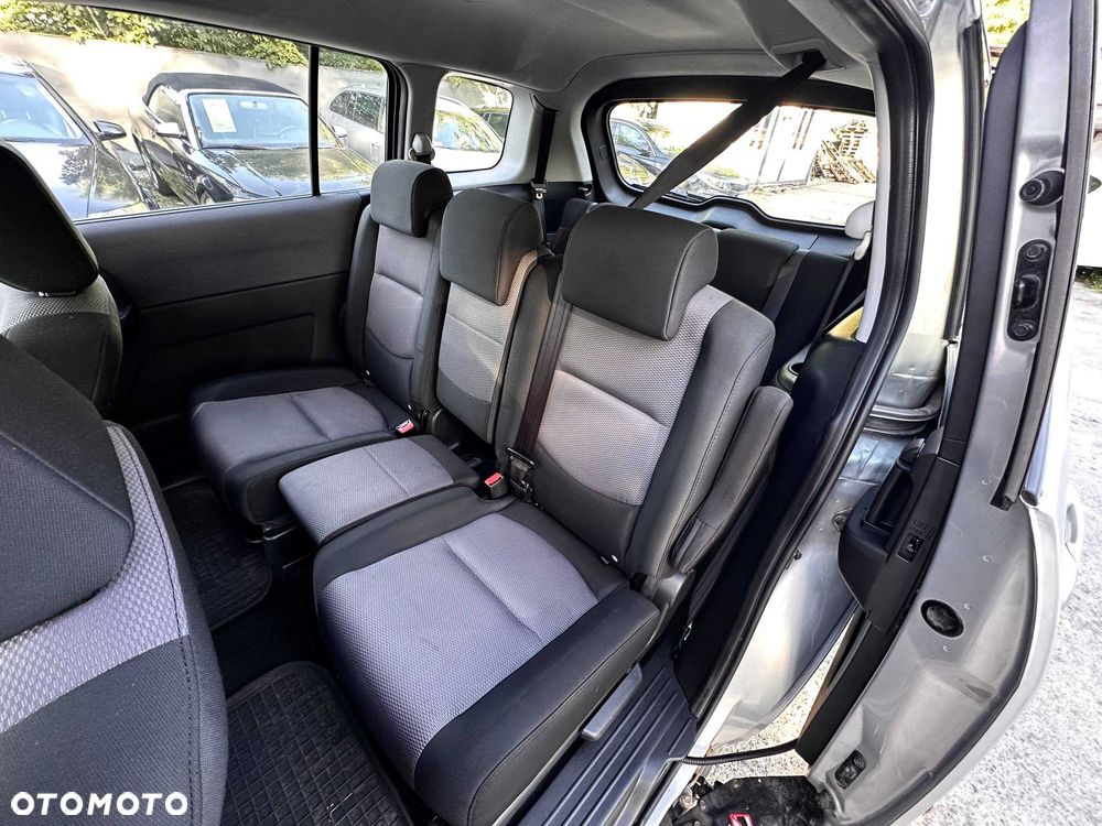 Mazda 5 - 8