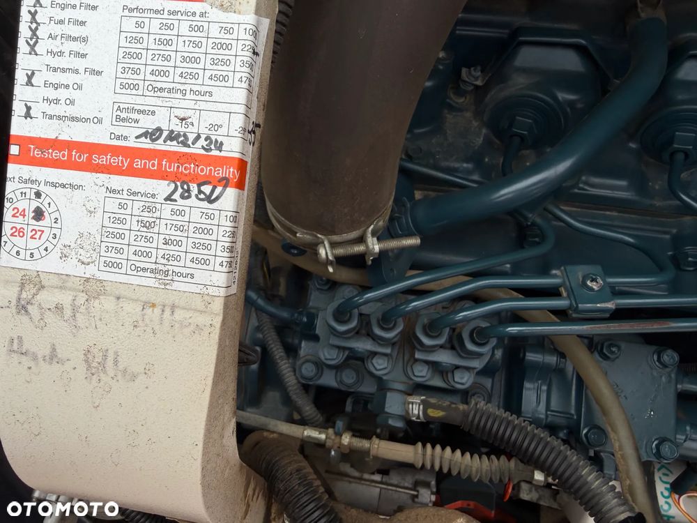 Kubota U55-4. koparka 5,5 tony. 2016 rok. 2300 mtg! KLIMATYZACJA. Długie ramie plus! 3sekcje Hydrauliczne. zamki na tłokach. Koparka Jak nówka sztuka. Zadbana zero zużycia. Z gospodarstwa Norweskiego. Zmiana łyżek Hydrauliczna. LENHOFF. Ani deka luzów wycieków. Szybka wolna jazda. Gąski perfekt stan. OKAZJA TANIO. Aktualna Dekra. Po serwisach eksploatacyjnych. Mocny silnik Kubota 4 cylindry! Zamki na tłokach. Wielka Okazja - 13