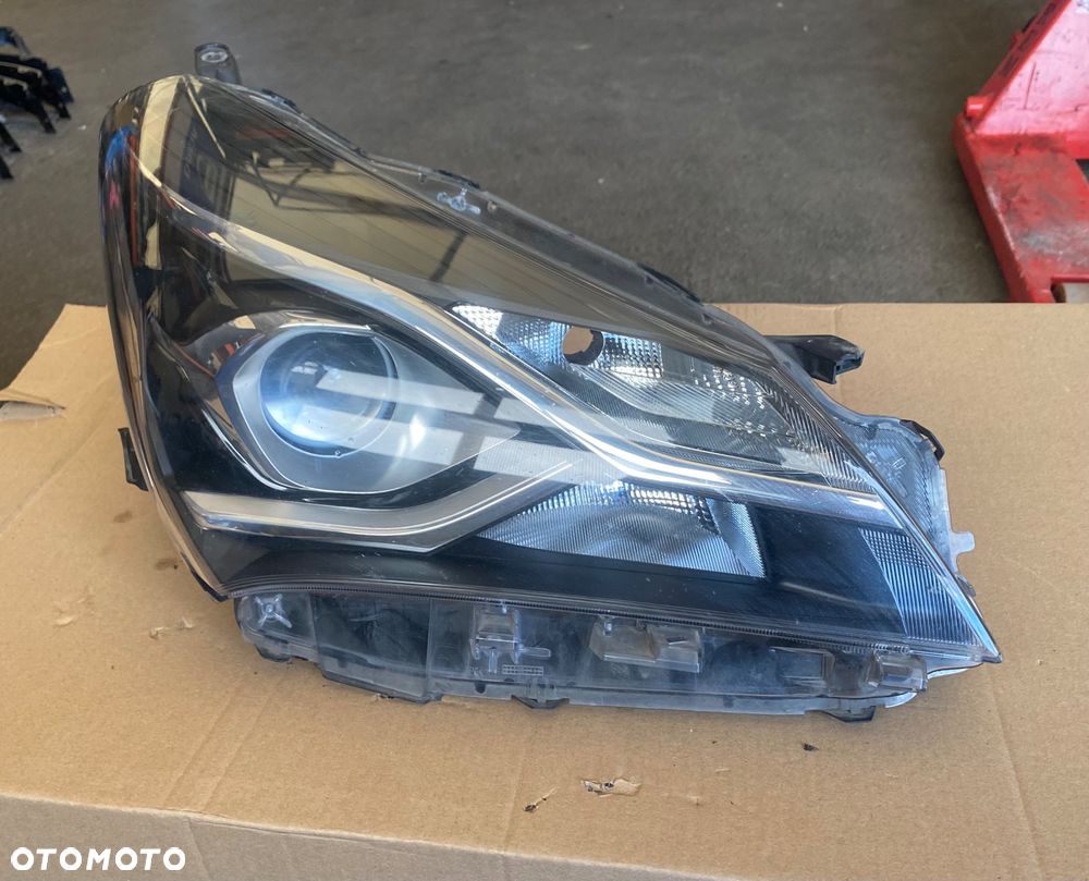 TOYOTA YARIS 3 III lift LAMPA PRZEDNIA PRAWA REFLEKTOR PRZEDNI PRAWY PRZÓD EUROPA soczewka led - 2