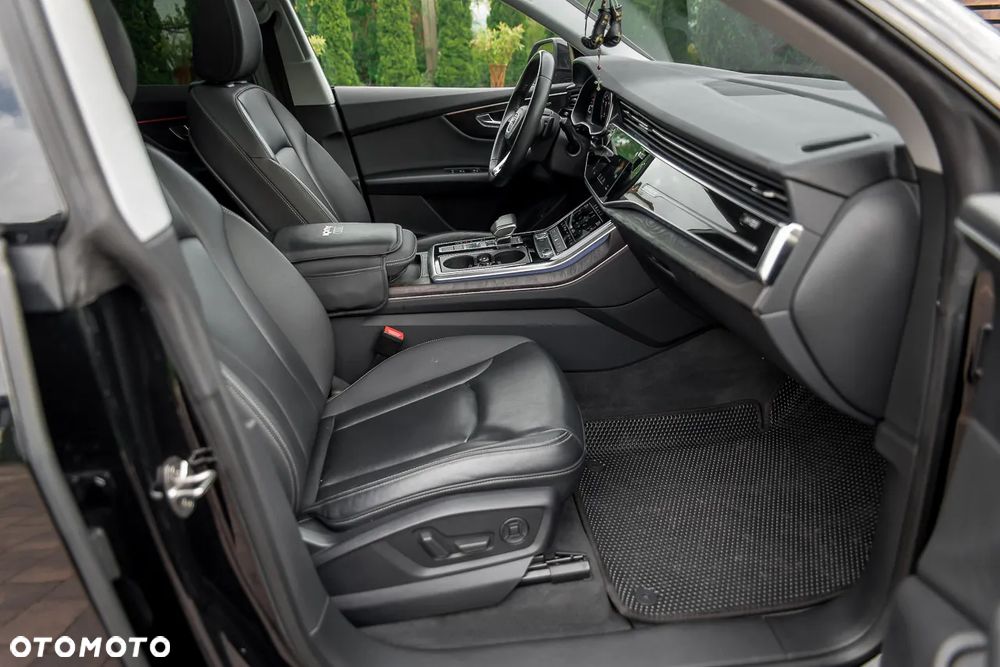 Audi Q8 55 TFSI quattro tiptronic - 27