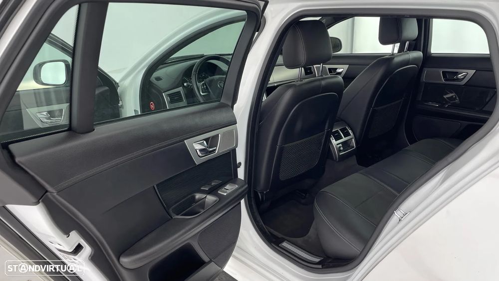 Jaguar XF Sportbrake 2.2 D R-Sport - 22