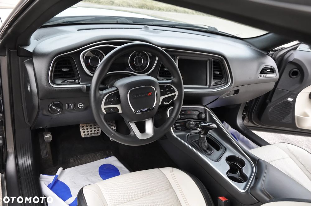 Dodge Challenger - 17