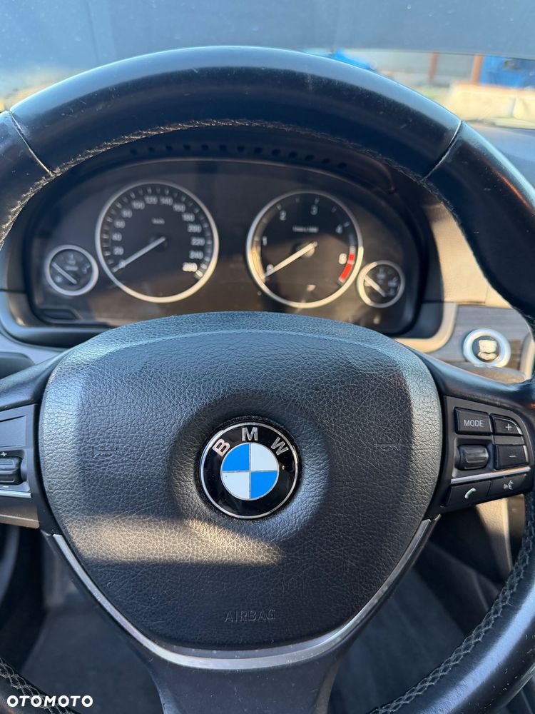BMW Seria 5 525d - 12