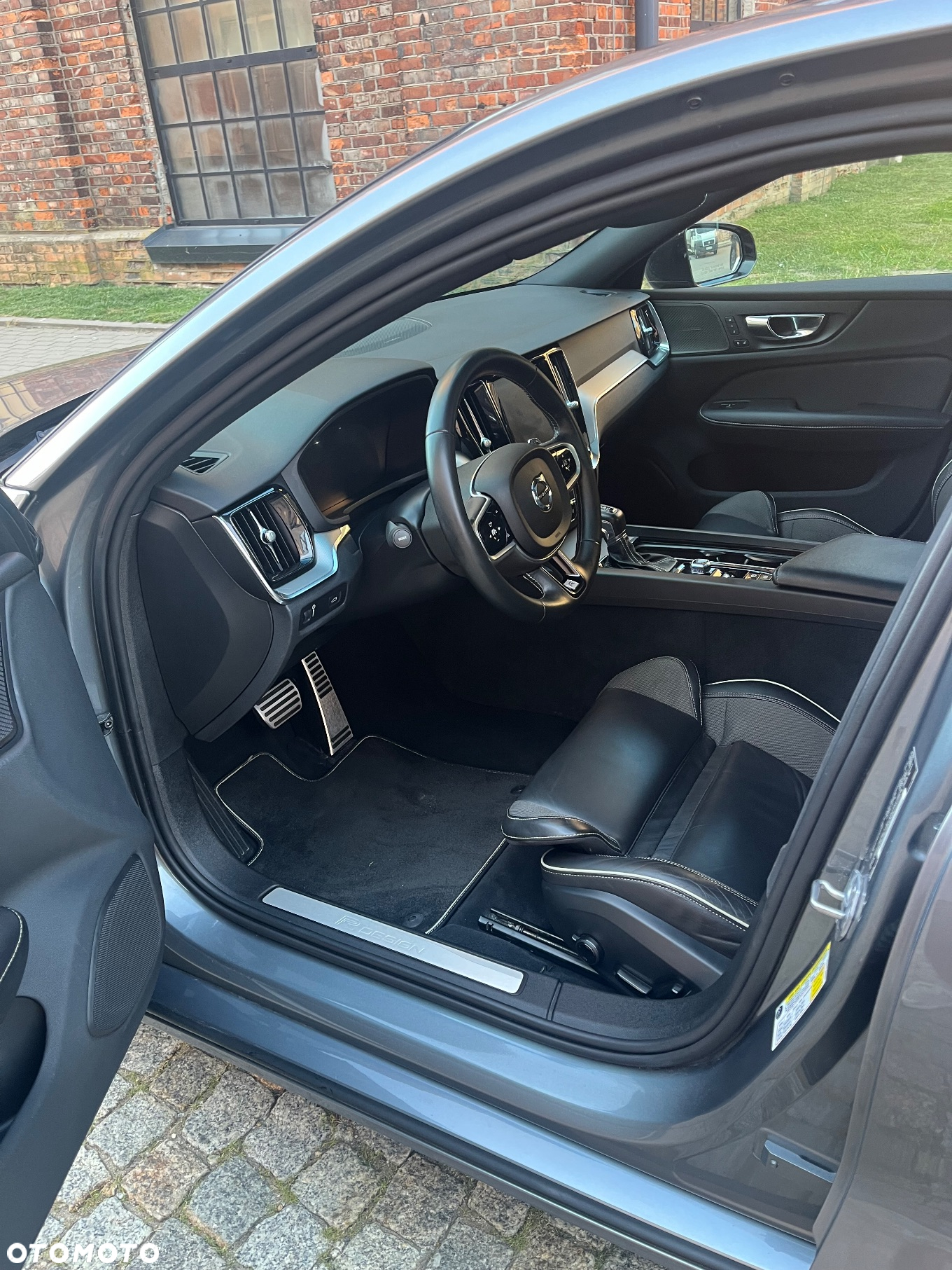 Volvo S60 T6 AWD R-Design - 10