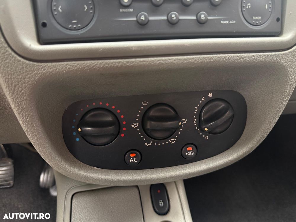 Renault Clio - 11