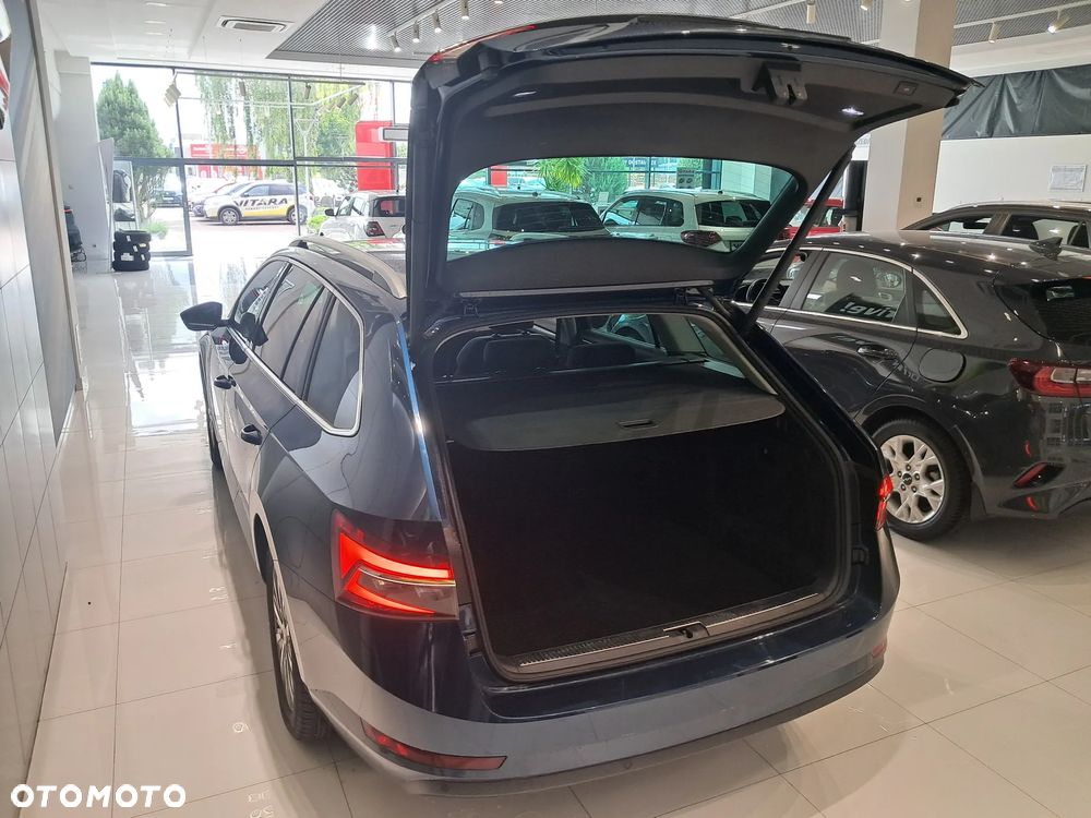 Skoda Superb 2.0 TDI SCR Style DSG - 4