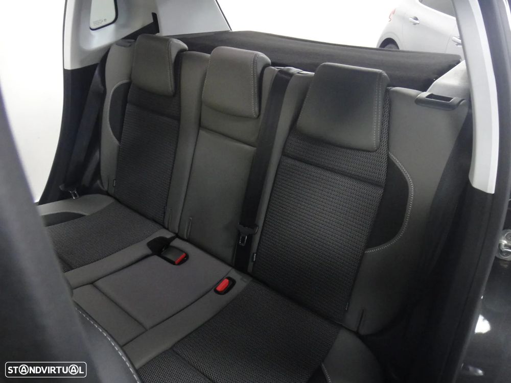 Peugeot 2008 PureTech 110 Stop&Start EAT6 Allure — fotografia 12