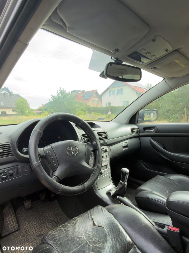 Toyota Avensis 1.8 VVT-i - 12