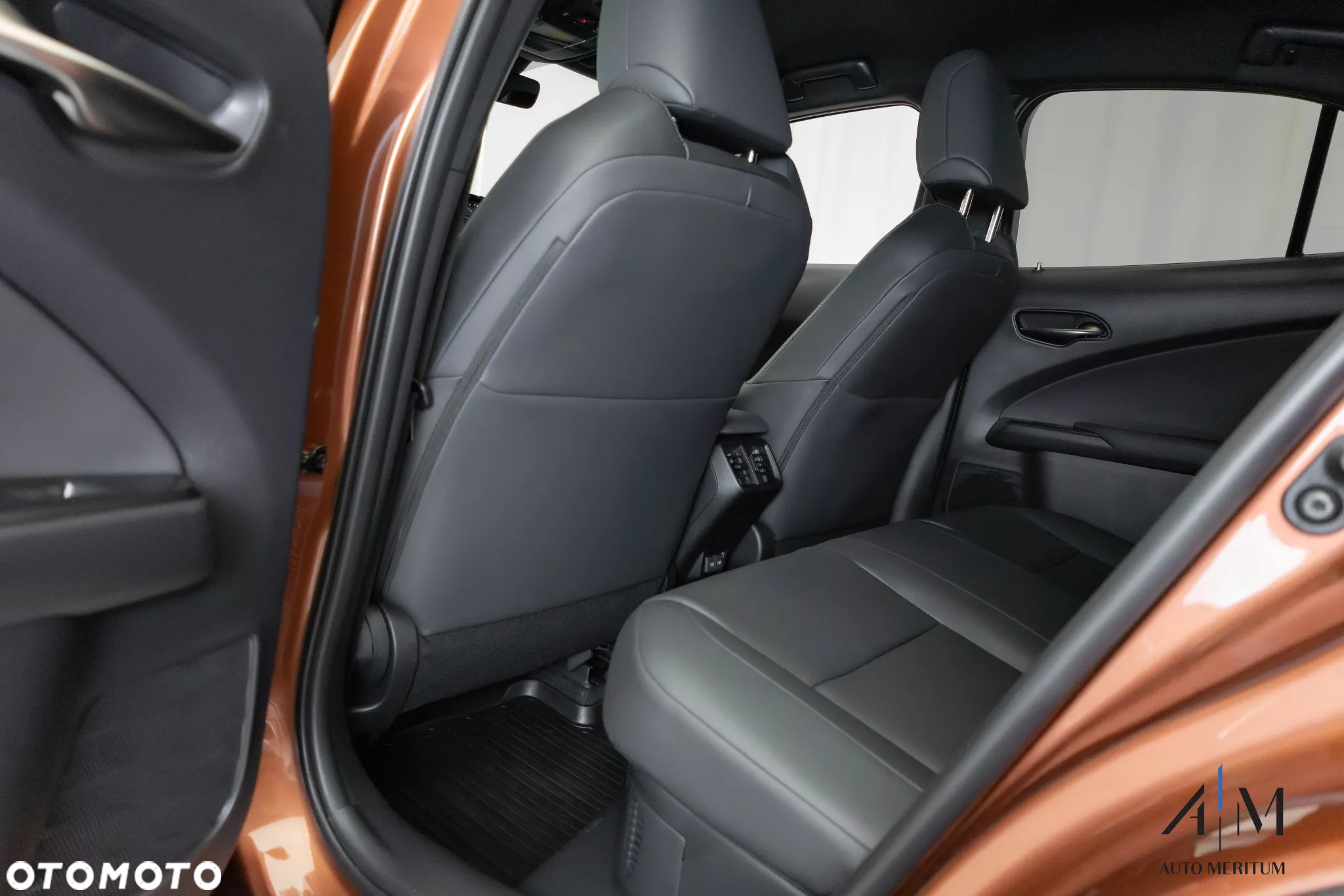 Lexus UX 300h F Sport Design AWD - 27