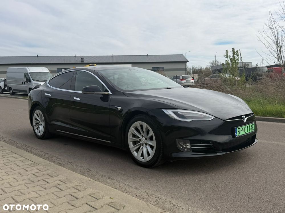 Tesla Model S - 6