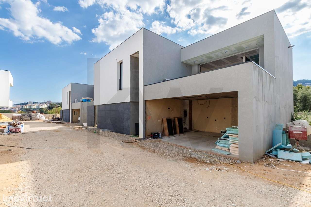 Moradia T5 Loures | 1.095.000€ | Cedência Posição - Grande imagem: 3/43