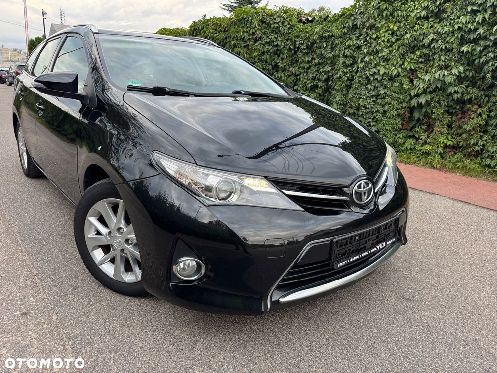 Toyota Auris 1.6 Valvematic Executive - 1