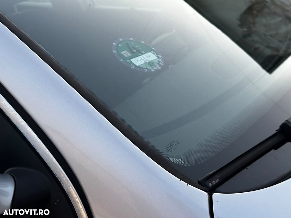 Volkswagen Passat 1.9 TDI Sportline - 11