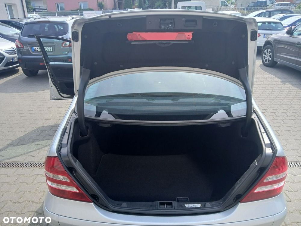 Mercedes-Benz Klasa C 180 Kompressor Automatik Classic Sport Edition - 13