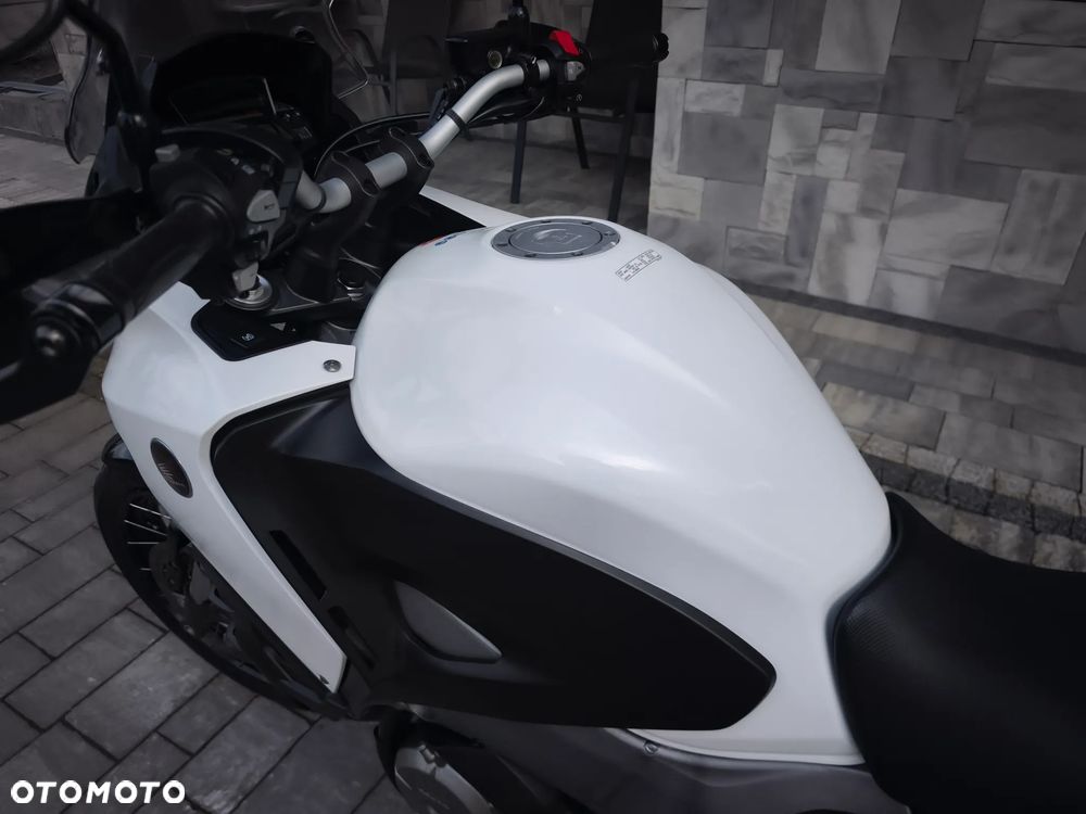 Honda VFR - 28