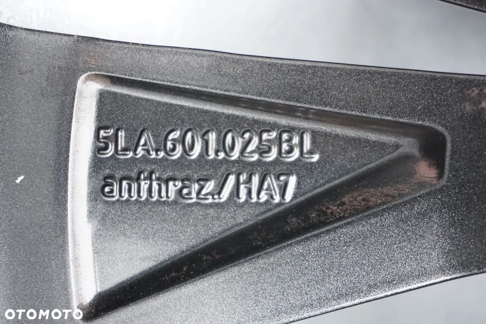 Skoda 5x112 21 8,5J et40 5LA601025BL stan bdb - 7