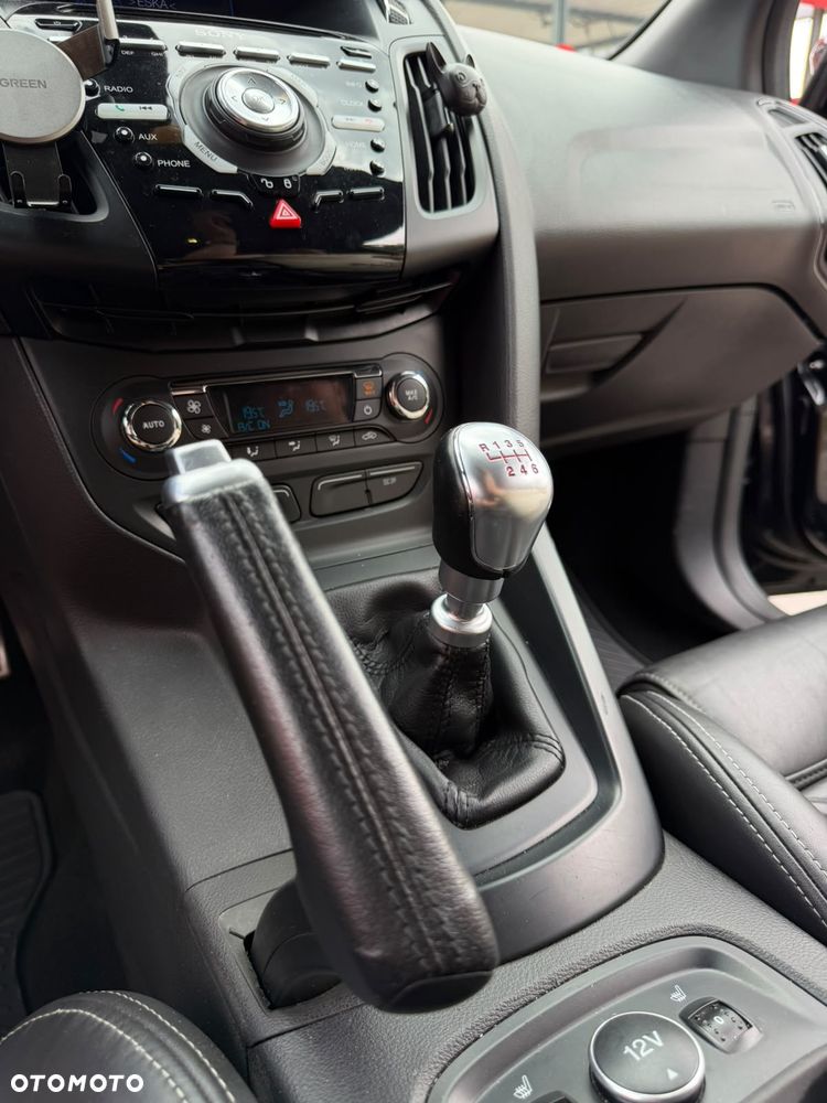 Ford Focus 2.0 EcoBoost ST mit Leder-Sport-Paket - 17
