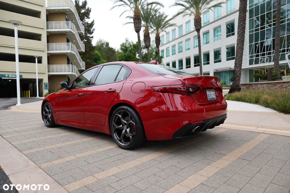 Alfa Romeo Giulia 2.0 Turbo 16V AT8-Q4 Ti - 4