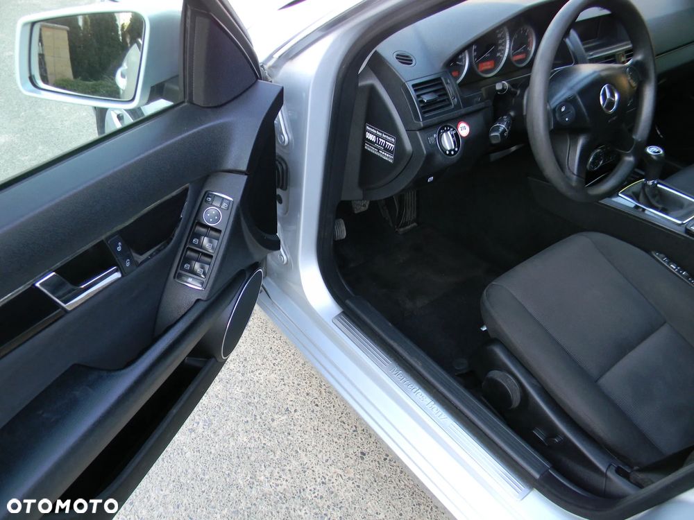 Mercedes-Benz Klasa C 200 CDI DPF Avantgarde - 23