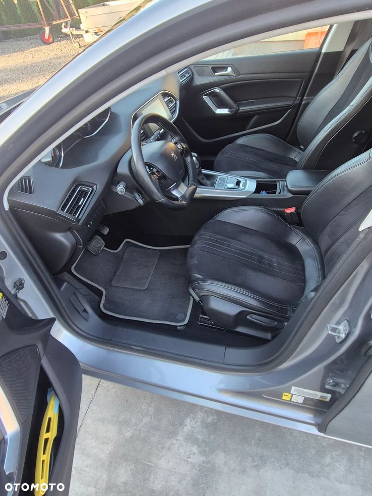 Peugeot 308 - 8