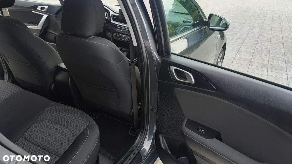 Kia Ceed 1.4 L - 19
