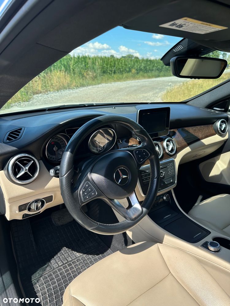 Mercedes-Benz CLA 250 4-Matic - 16