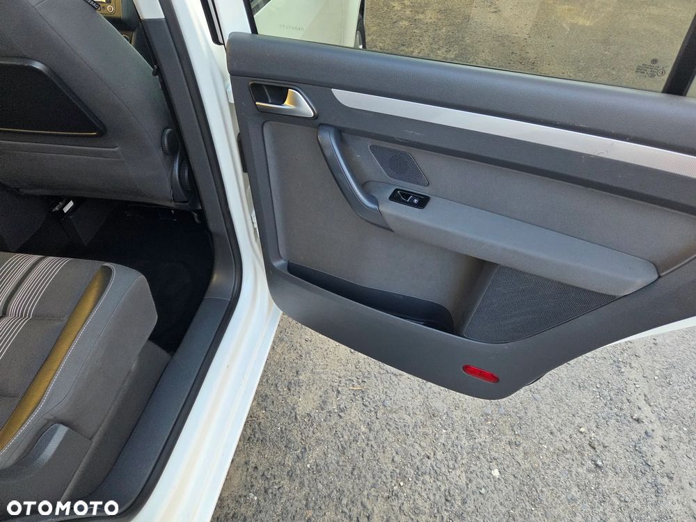 Volkswagen Touran 1.6 TDI DPF DSG MATCH - 26