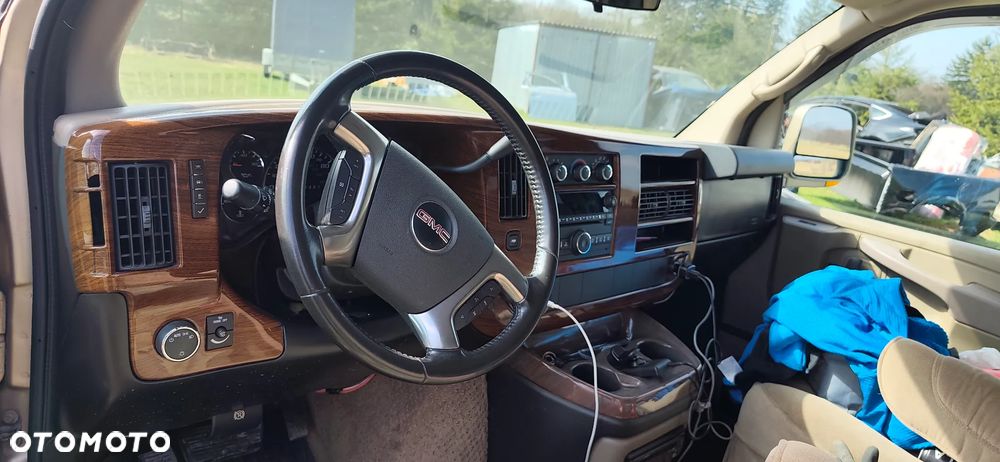 GMC Savana - 8